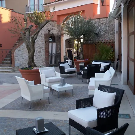 Corte San Luca Апарт-отель 4*